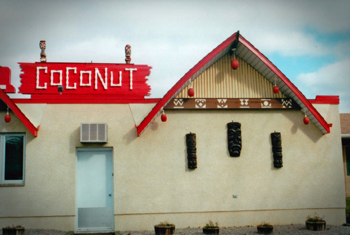 Coconut - Motel exterior